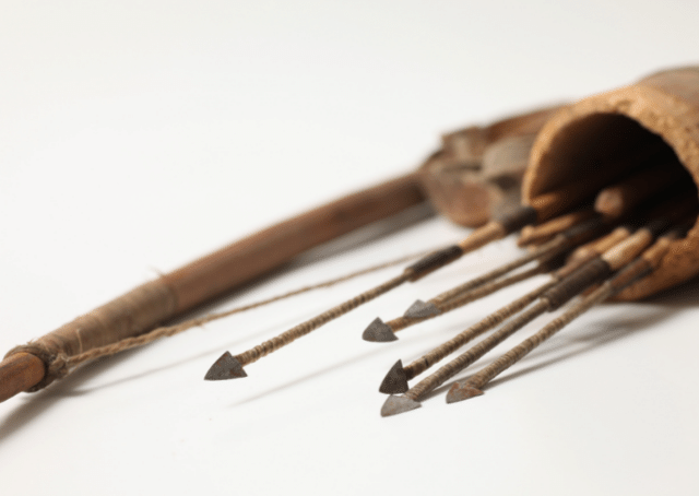 Bow and arrows, weapons of Hou Yi