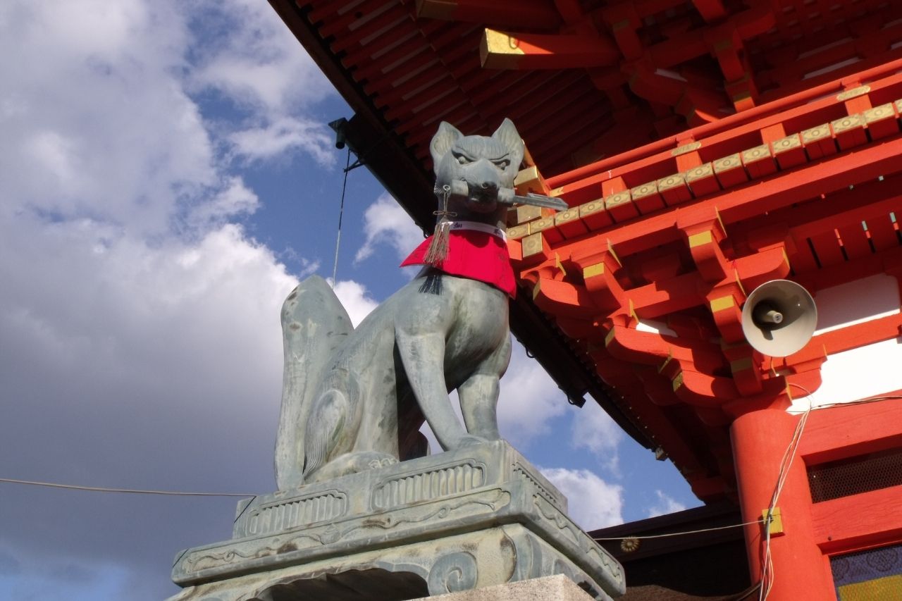 Inari in his fox form statue