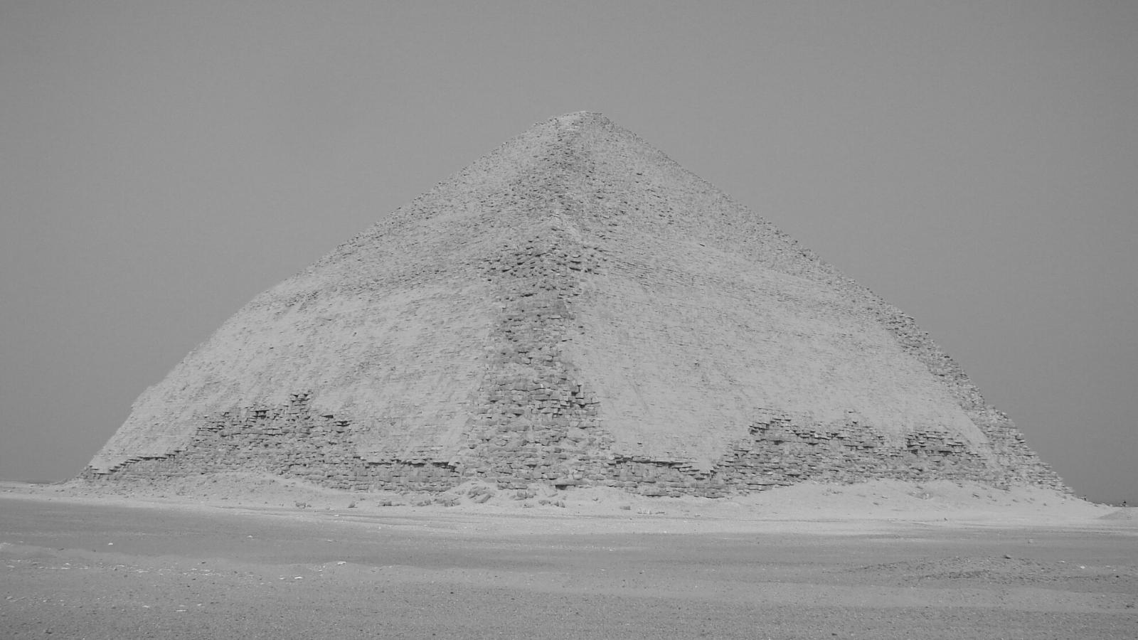 Bent pyramid