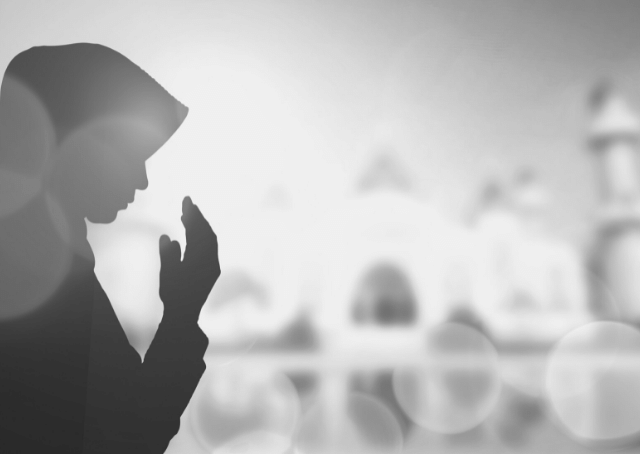 Muslim Sudanese woman praying