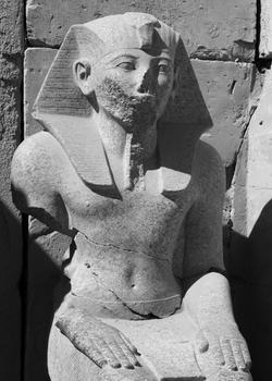 Seated statue of Amenophis II