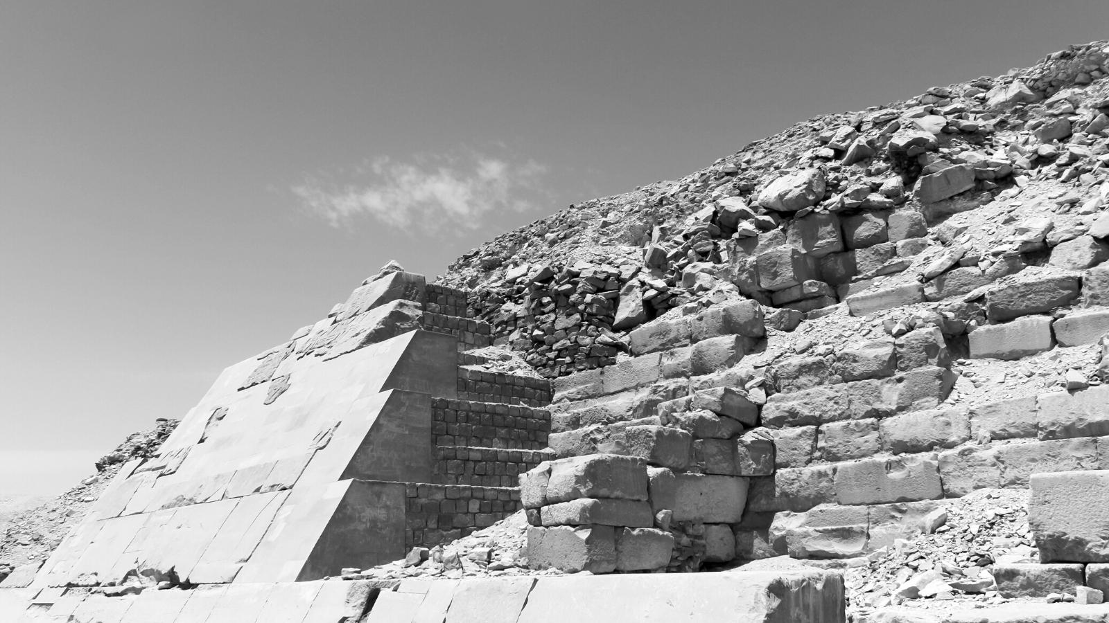 Unas: Leading the Nation in the Middle of Economic Decline